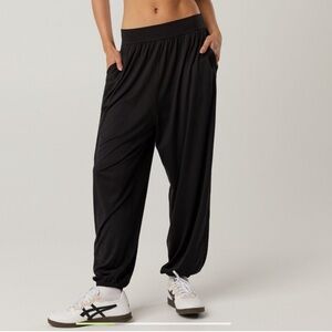 NWT OFFLINE by aerie “The Hugger” Go with the Flow baggy jogger size S, black.